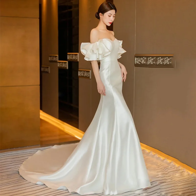 Silk Satin Light Wedding Dr One oulder Fi Tail Gown for Brides Ele out Door Gown Simple Sle No Sve with Flower
Silk Satin Light Wedding Dr One oulder Fi Tail Gown for Brides Ele out Door Gown Simple Sle No Sve with Flower