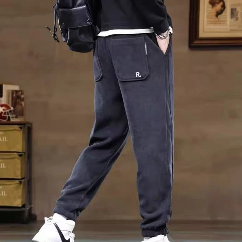 Мужские теплые повседневные спортивные брюки из вельвета на флисовой подкладке с эластичным низом, идеально подходят для осенне-зимних прогулок
Мужские теплые повседневные спортивные брюки из вельвета на флисовой подкладке с эластичным низом, идеально подходят для осенне-зимних прогулок 