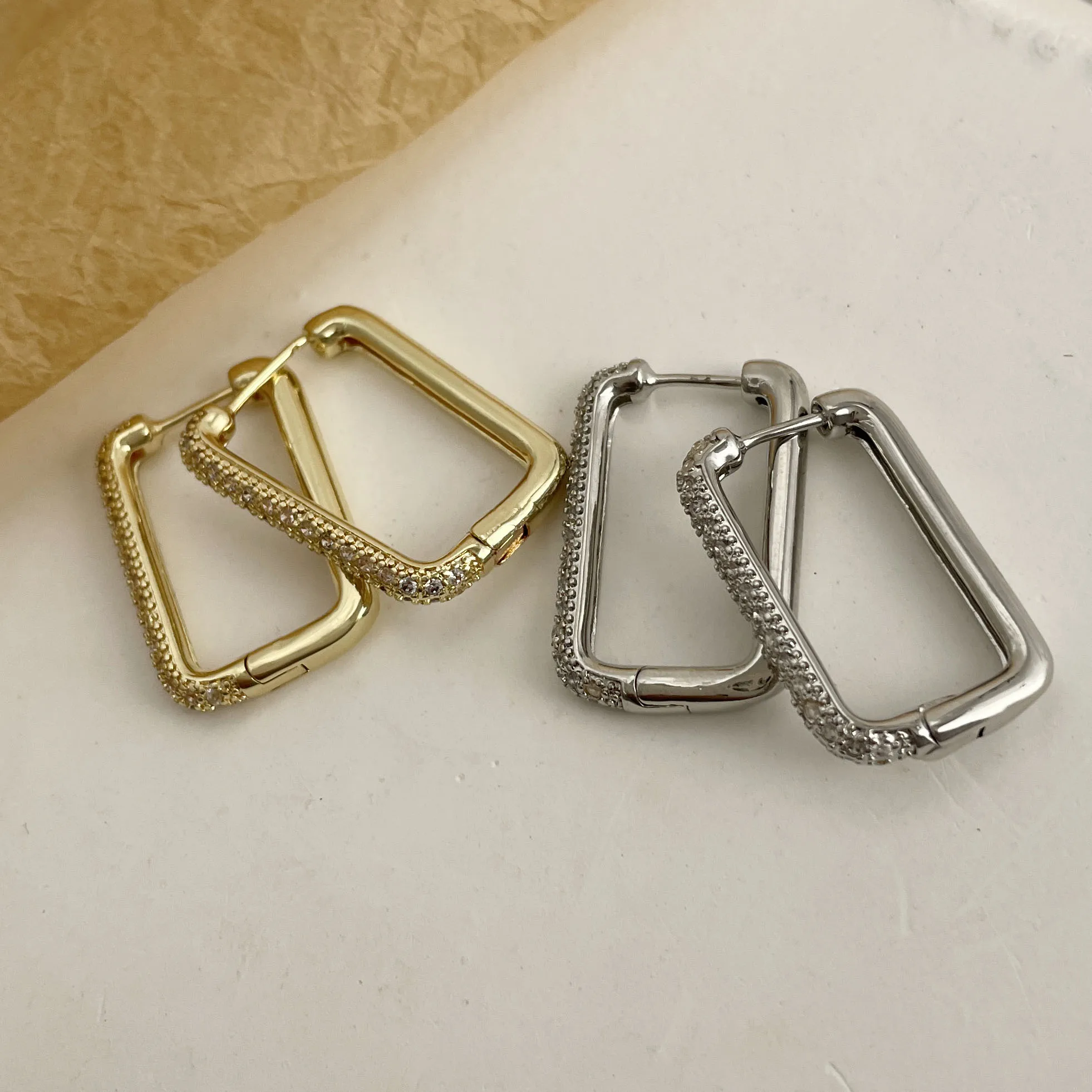 Серьги из стерлингового серебра 925 пробы для женщин, модные простые золотые прямоугольные серьги, ювелирные изделия, предотвращающие аллергию, вечерние рождественские аксессуары 
Серьги из стерлингового серебра 925 пробы для женщин, модные простые золотые прямоугольные серьги, ювелирные изделия, предотвращающие аллергию, вечерние рождественские аксессуары