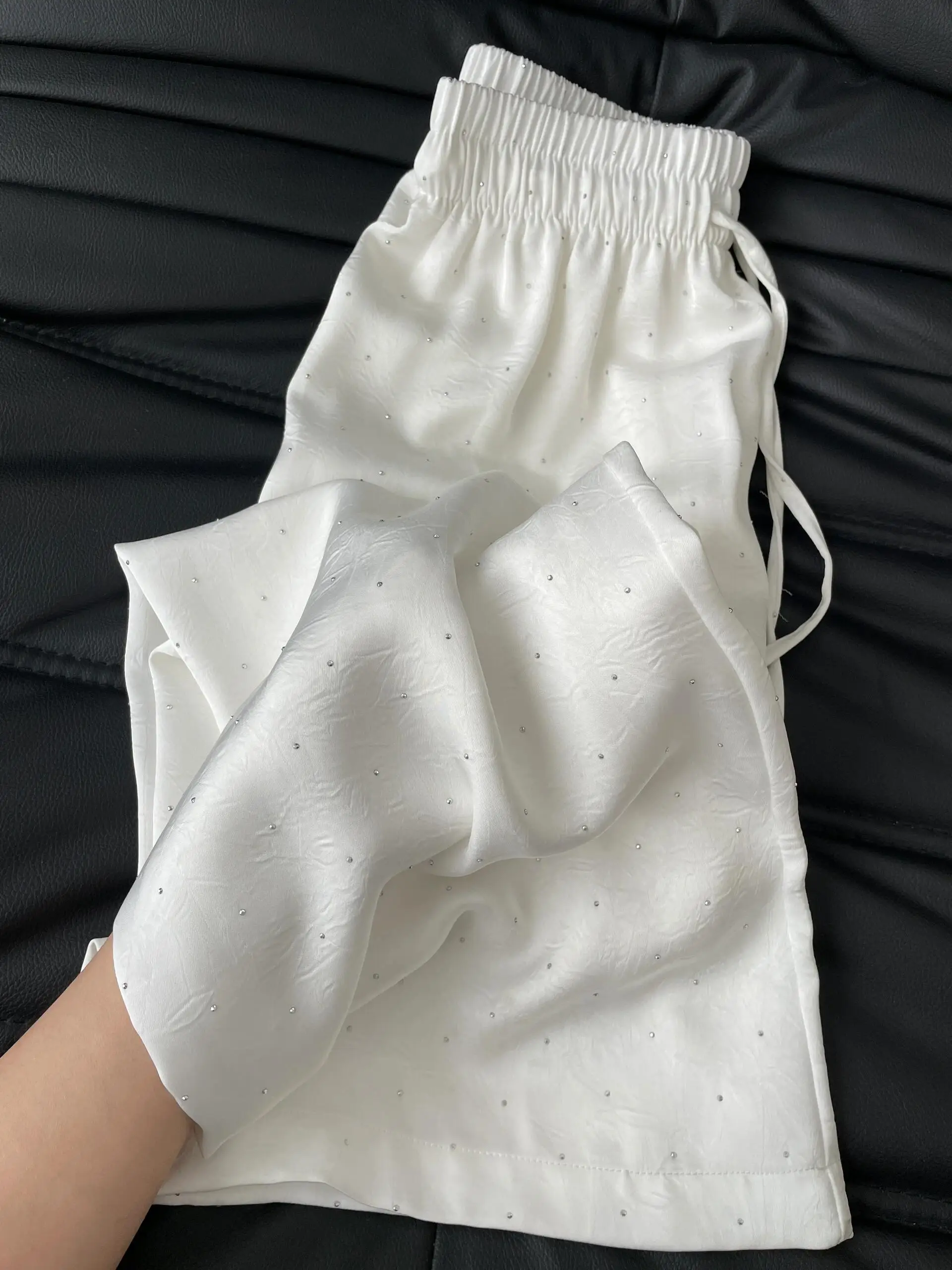 White High Waisted Rhinestone Casual Wide Leg Pants For Women Spring Summer Drawstring Elastic Waist Straight Trousers
White High Waisted Rhinestone Casual Wide Leg Pants For Women Spring Summer Drawstring Elastic Waist Straight Trousers