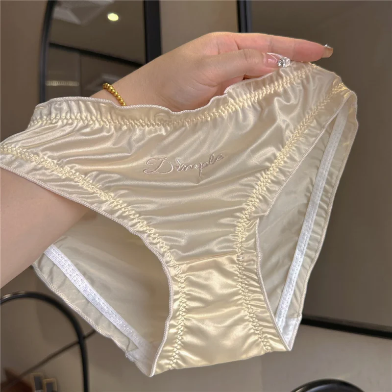 Lace-embroidered letter cream champagne low-rise triangle underwear for girls, pure color, ice silk, summer cotton
Lace-embroidered letter cream champagne low-rise triangle underwear for girls, pure color, ice silk, summer cotton