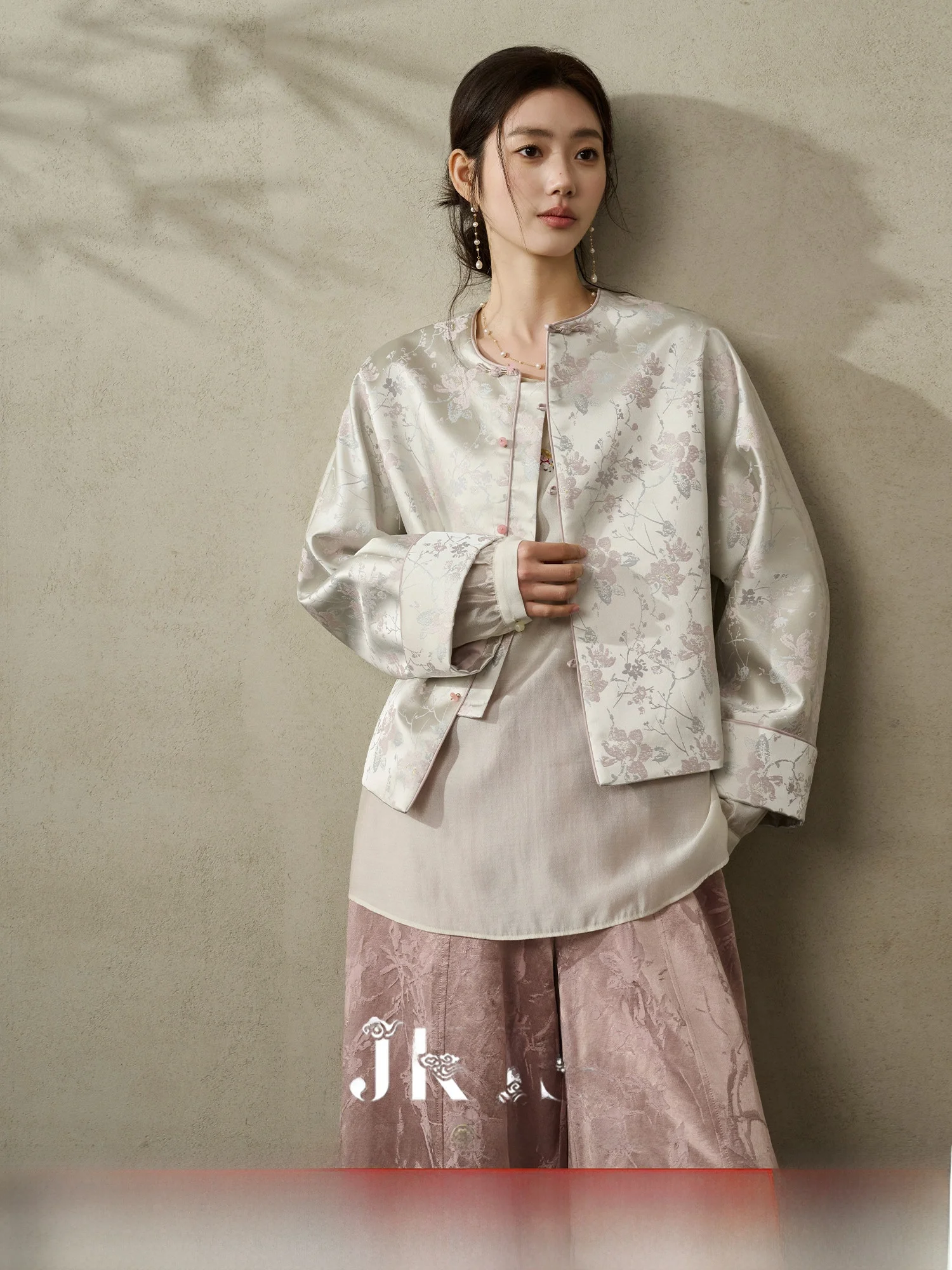 New Chinese Sle ort Jaet Gold Tead Embroidery Casual Autumn Spring JKJS Fog Moon Walk Polyester Fiber Women's Coat
New Chinese Sle ort Jaet Gold Tead Embroidery Casual Autumn Spring JKJS Fog Moon Walk Polyester Fiber Women's Coat