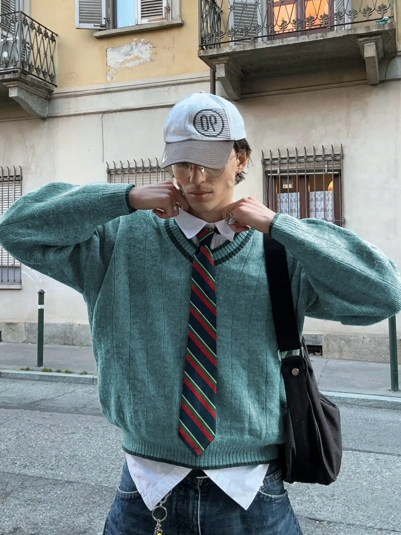 Spring, Autumn, Winter, New Styles of Men's Clothing, Unisex Style, College Style, Striped V-Neck, Drop Shoulder, Long Sleeve, Knitted Pullover Sweater
Spring, Autumn, Winter, New Styles of Men's Clothing, Unisex Style, College Style, Striped V-Neck, Drop Shoulder, Long Sleeve, Knitted Pullover Sweater