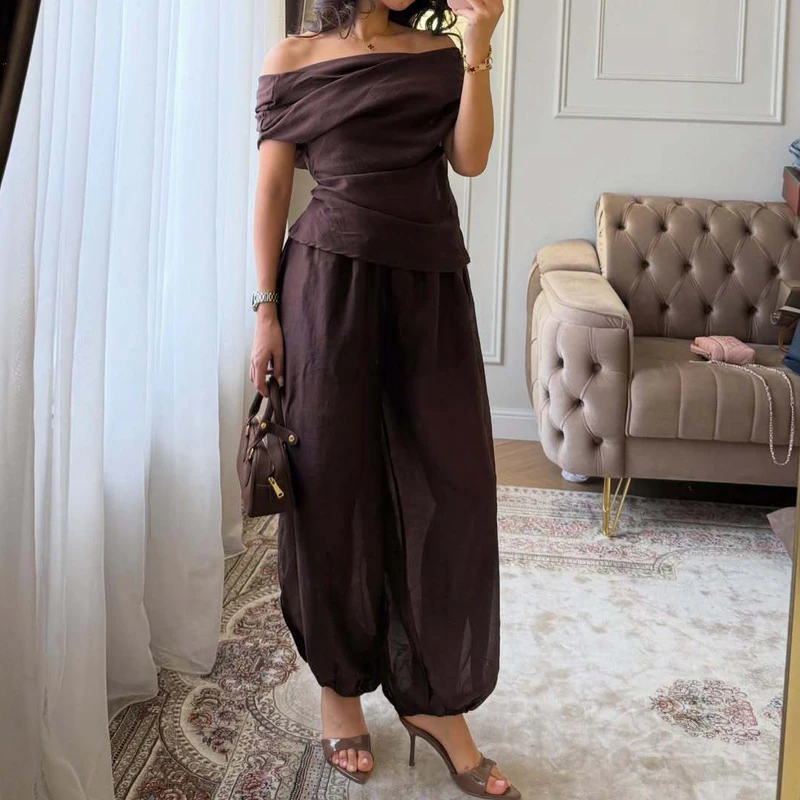Women's Fashion Pleated Loose 2Pc Outfits Elegant Asymmetrical Solid Summer Sets Sexy Single Shoulder Top & Lantern Pants Suit
Women's Fashion Pleated Loose 2Pc Outfits Elegant Asymmetrical Solid Summer Sets Sexy Single Shoulder Top & Lantern Pants Suit