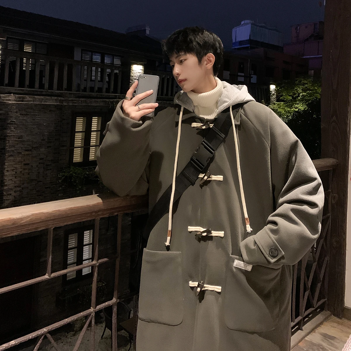 Men's Woolen Coat Autumn Winter Thiened Luxury Lengthened Korean Sle Loose Fit Faionable Single Button Closure Coat
Men's Woolen Coat Autumn Winter Thiened Luxury Lengthened Korean Sle Loose Fit Faionable Single Button Closure Coat