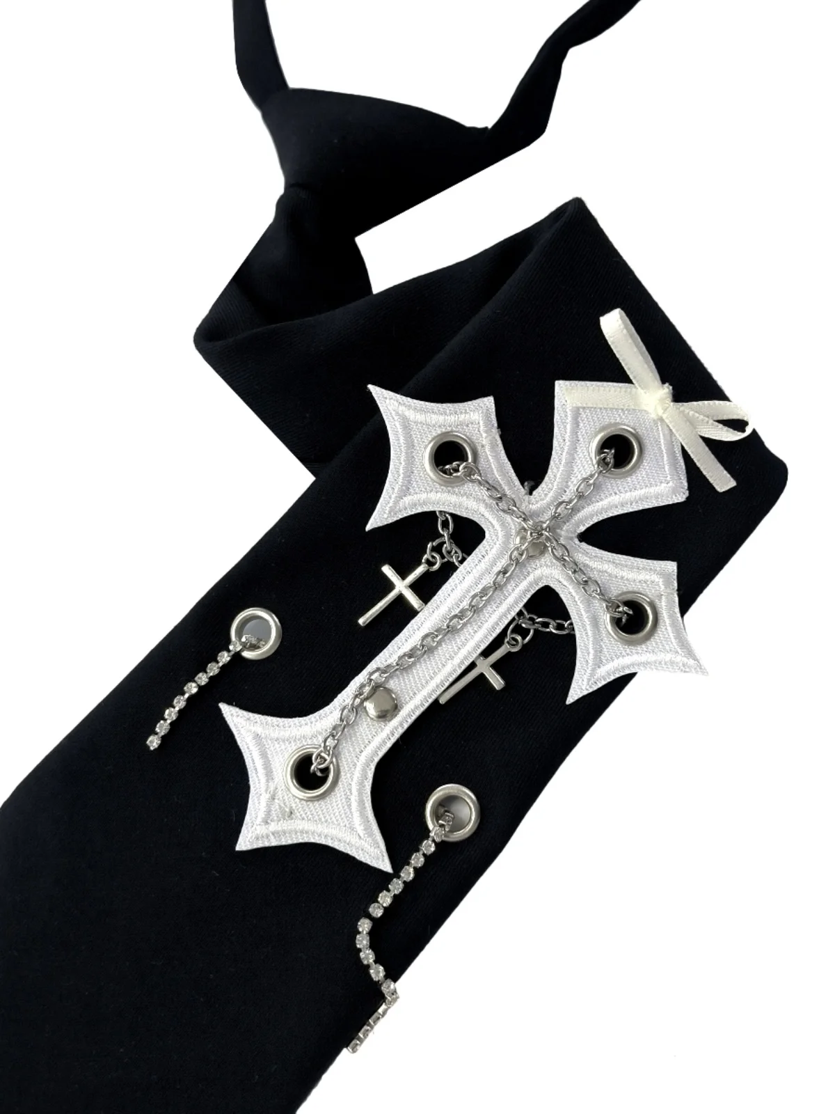 Универсальный крутой галстук в стиле панк, оригинальный галстук с белым крестом, готический галстук для мужчин, рубашки, галстук для женщин
Универсальный крутой галстук в стиле панк, оригинальный галстук с белым крестом, готический галстук для мужчин, рубашки, галстук для женщин