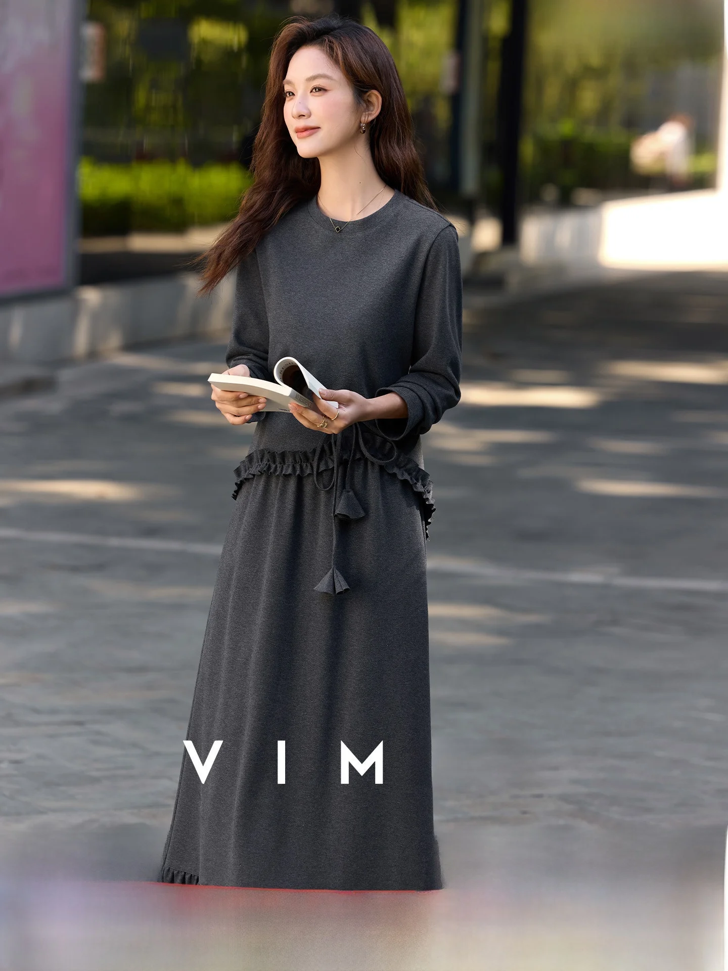 Elegant Grey Wood Grain Spring New Style Women's round Neck Overhead Set Half-length Skirt Two-piece Casual Fashion
Elegant Grey Wood Grain Spring New Style Women's round Neck Overhead Set Half-length Skirt Two-piece Casual Fashion