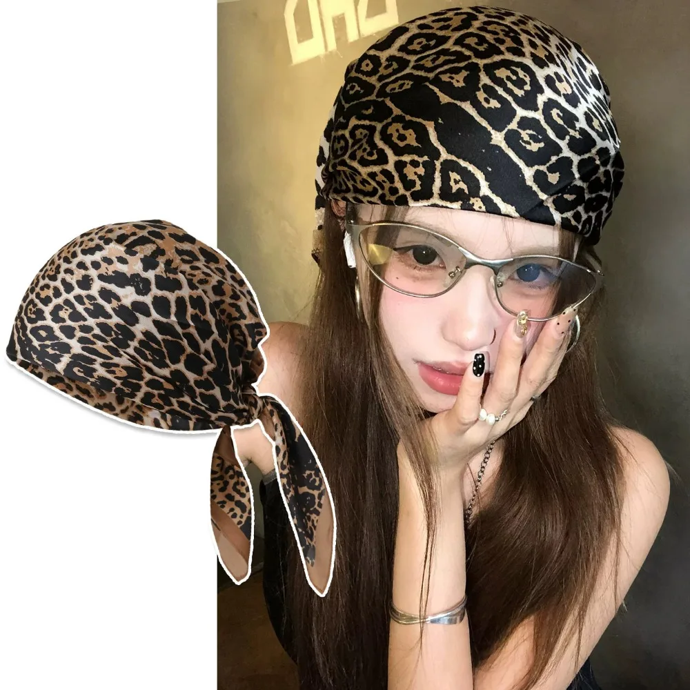 Simple Y2K Cashew Flower Print Scarf Spicy Girls Hip Hop Leopard Print Silk Scarf Headband Korean Punk Bandana Scarf Accessories
Simple Y2K Cashew Flower Print Scarf Spicy Girls Hip Hop Leopard Print Silk Scarf Headband Korean Punk Bandana Scarf Accessories