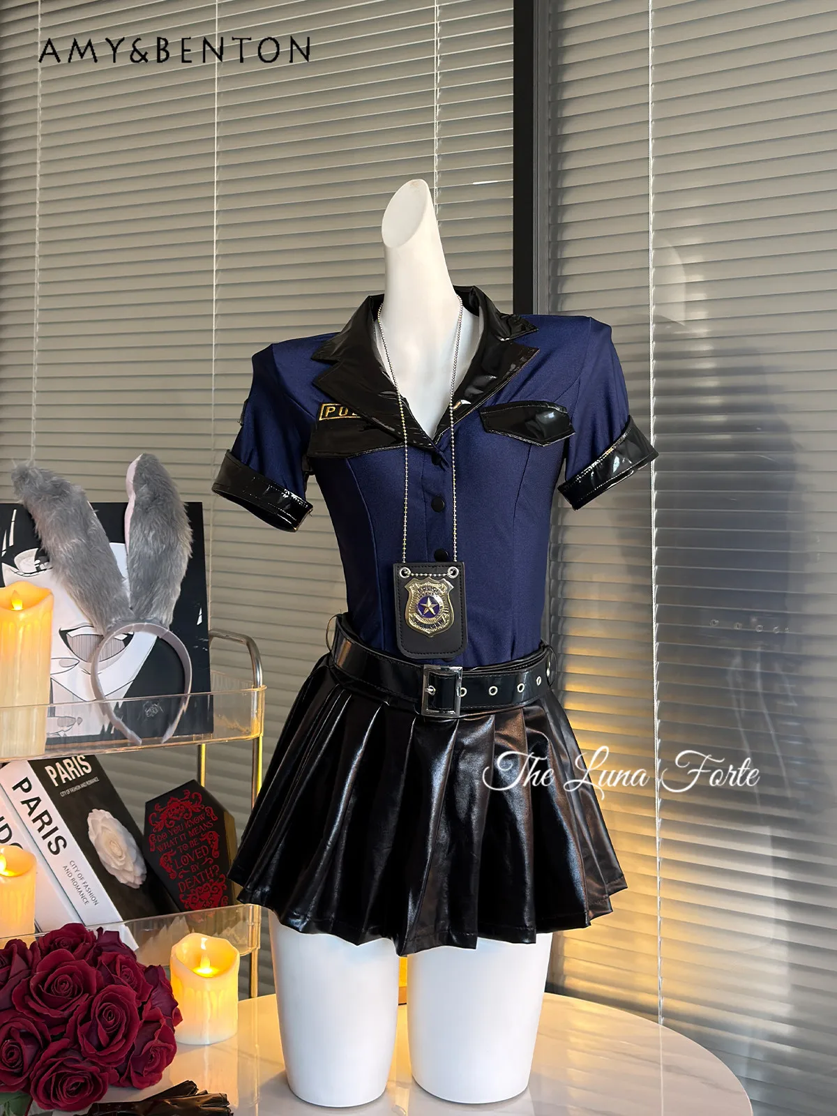 2026 Halloween Cosplay Costume Women Navy Blue Short Sleeve Top Faux Leather Trim Pleated Skirt Set Role Play Outfit
2026 Halloween Cosplay Costume Women Navy Blue Short Sleeve Top Faux Leather Trim Pleated Skirt Set Role Play Outfit
