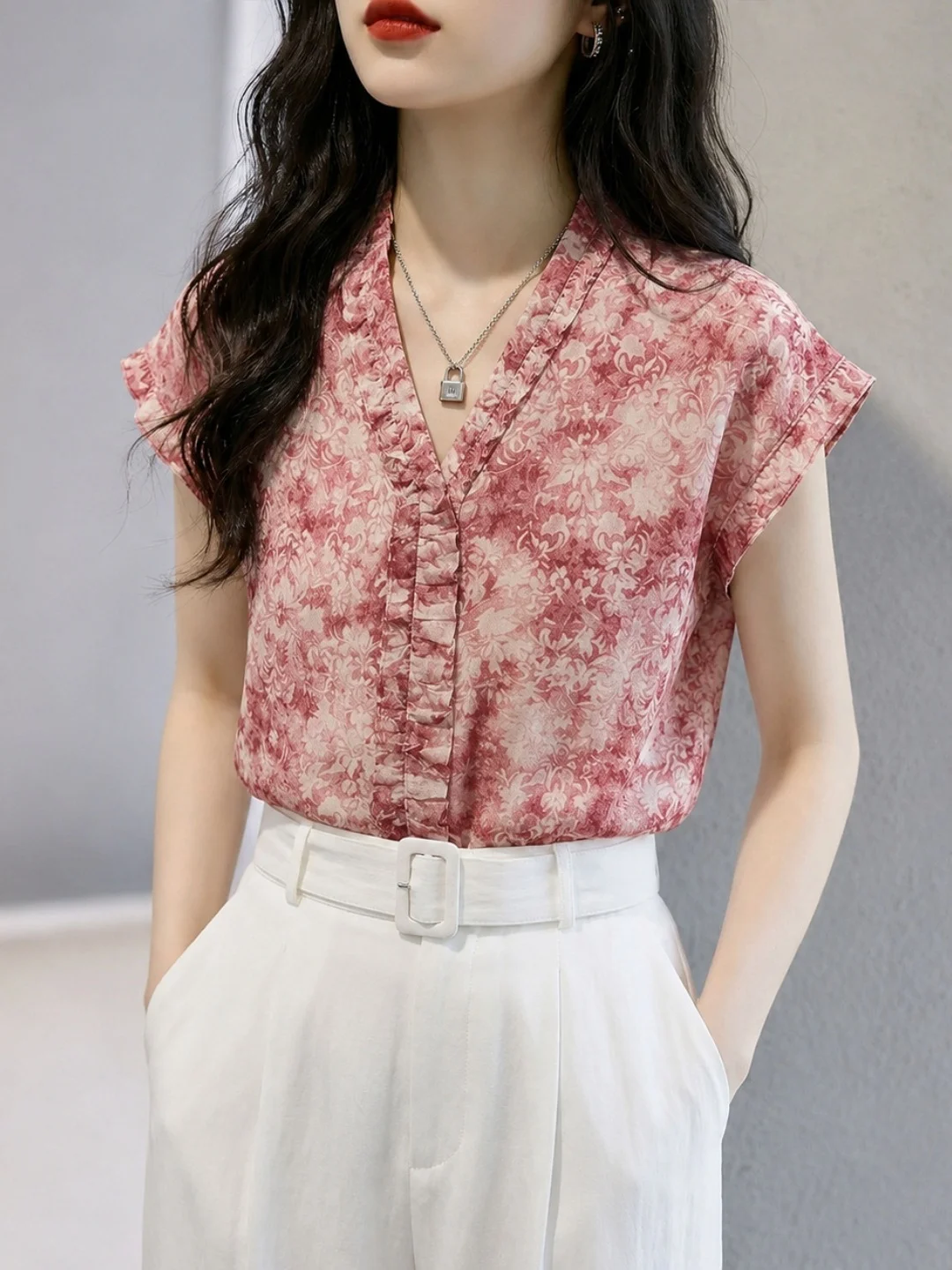 Korean Style Fashionable V-Neck Shirt Short Sleeve Women's Sweet Youthful Wood Grain 2026 Summer New Arrival Silk Top
Korean Style Fashionable V-Neck Shirt Short Sleeve Women's Sweet Youthful Wood Grain 2026 Summer New Arrival Silk Top
