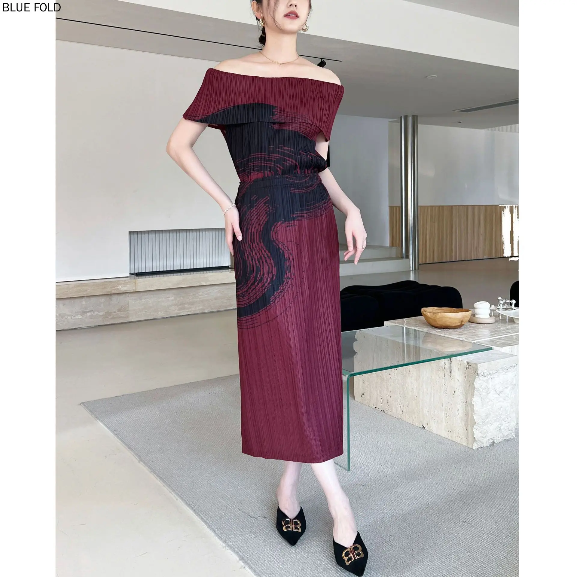 Цельный комплект Miyake, высококачественная плиссированная летняя шикарная футболка с разрезом на шее для похудения с принтом + юбка, костюм, юбка, комплект из двух предметов для женщин
Цельный комплект Miyake, высококачественная плиссированная летняя шикарная футболка с разрезом на шее для похудения с принтом + юбка, костюм, юбка, комплект из двух предметов для женщин