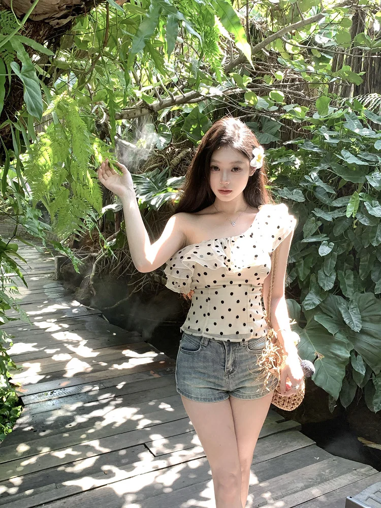 Топ из шифона Kubiliv Sweet Bubble с нежным узором в горошек, рюшами, асимметричным дизайном плеча и завязками, размер S
Топ из шифона Kubiliv Sweet Bubble с нежным узором в горошек, рюшами, асимметричным дизайном плеча и завязками, размер S