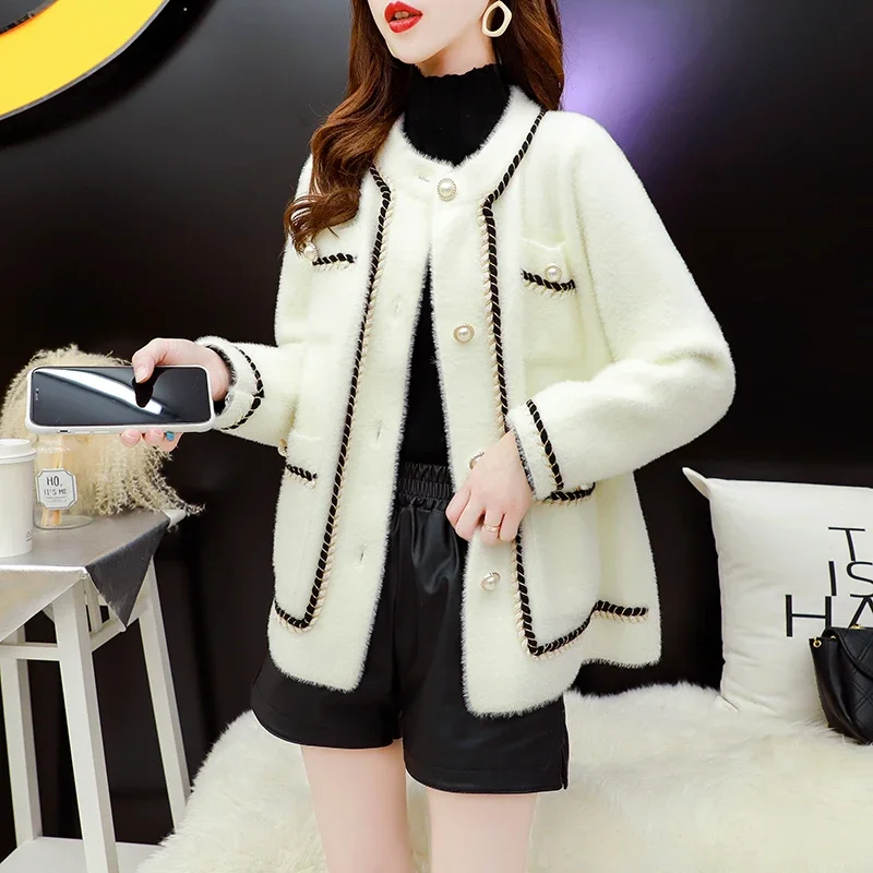 2025 New Mink Cashmere Loose Sweater Cardigan Jacket Women Autumn And Winter Short Bright Silk Stripe Thickened Knitted Top Coat
2025 New Mink Cashmere Loose Sweater Cardigan Jacket Women Autumn And Winter Short Bright Silk Stripe Thickened Knitted Top Coat