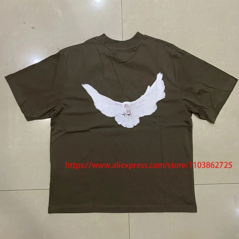 High Street Высокое качество Real Photo Kanye West футболка уличная повседневная универсальная одежда с принтом голубя мира KANYE футболка с короткими рукавами
High Street Высокое качество Real Photo Kanye West футболка уличная повседневная универсальная одежда с принтом голубя мира KANYE футболка с короткими рукавами