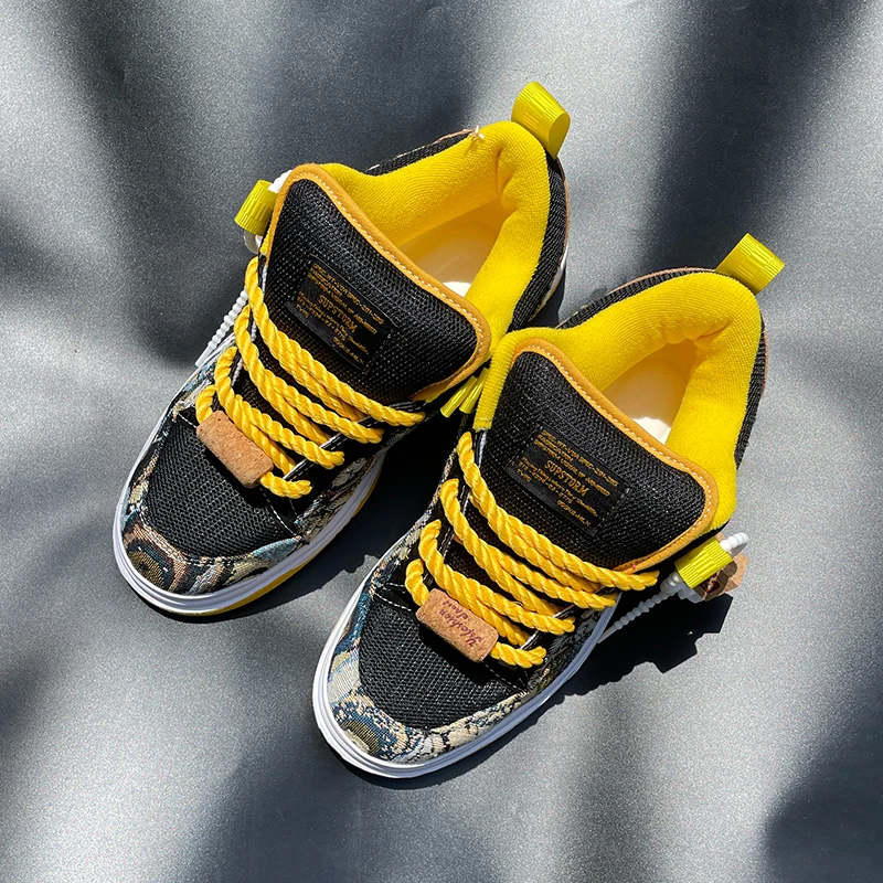 New Style Yellow and Black Cartoon Bear Low-Top Sneakers with Thick Tongue, Suitable for All Seasons, Trendy Student Shoes, Versatile Casual Shoes
New Style Yellow and Black Cartoon Bear Low-Top Sneakers with Thick Tongue, Suitable for All Seasons, Trendy Student Shoes, Versatile Casual Shoes