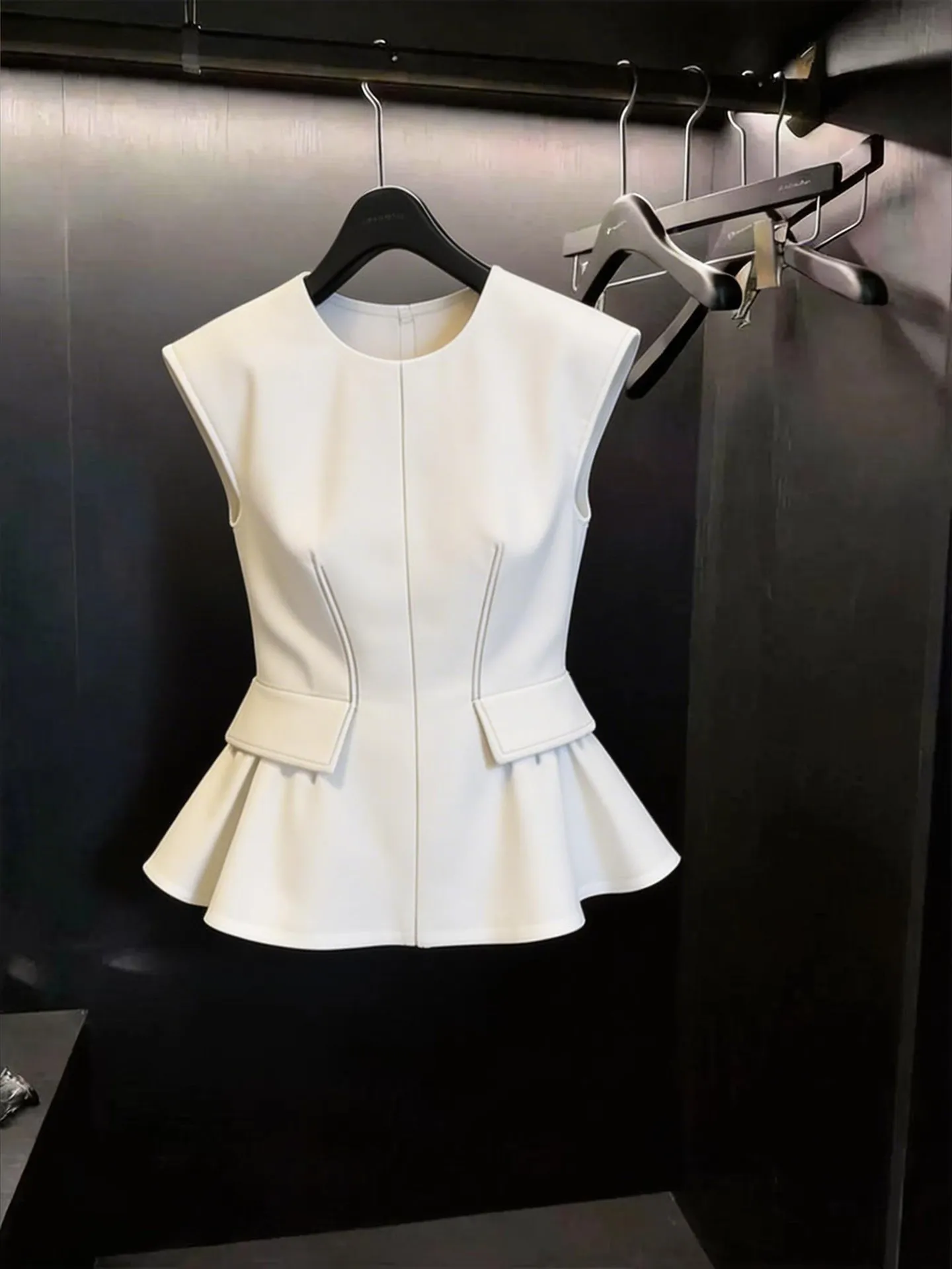 Slimming Large Size Women's Fashionable Commute Tank Top with Lace Trim Sleeveless High Waist Design White Color
Slimming Large Size Women's Fashionable Commute Tank Top with Lace Trim Sleeveless High Waist Design White Color