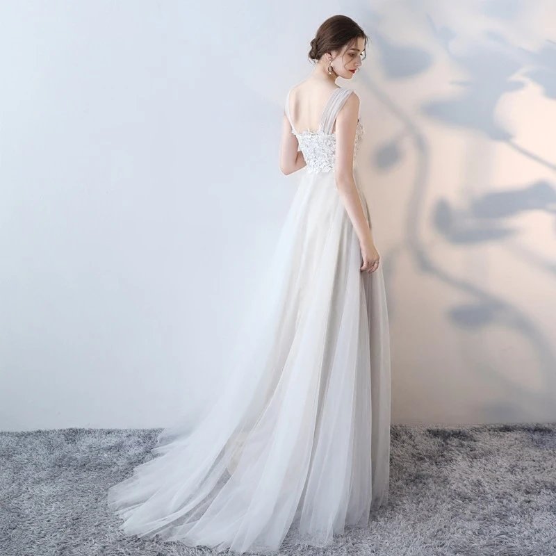 Light wedding dress2026New French-style white tulle gown with a small train for brides, elegant and unique
Light wedding dress2026New French-style white tulle gown with a small train for brides, elegant and unique
