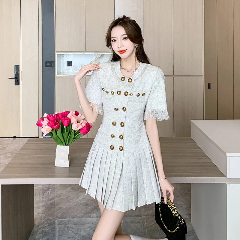 2023 Summer New Vintage Double-Breasted Pleated Dress Design Small Fragrant Elegant Tassel Slim Dress
2023 Summer New Vintage Double-Breasted Pleated Dress Design Small Fragrant Elegant Tassel Slim Dress