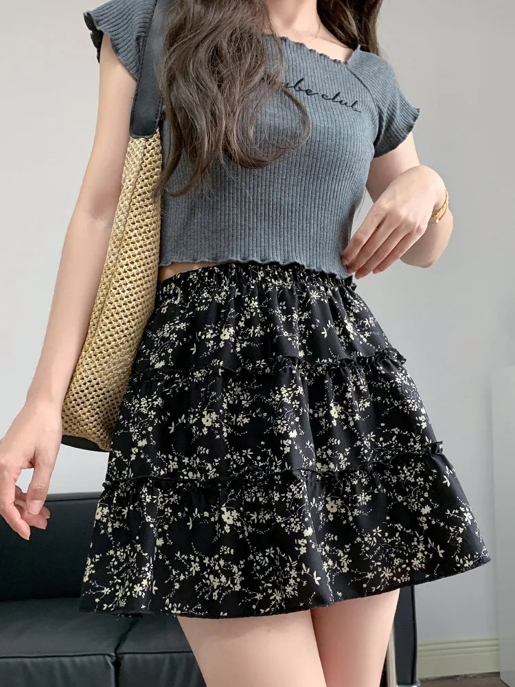 Черная полуюбка с цветочным принтом, новинка 2023 года, летняя женская одежда, короткая юбка трапециевидной формы с высокой талией, юбка-торт, полуюбка
Черная полуюбка с цветочным принтом, новинка 2023 года, летняя женская одежда, короткая юбка трапециевидной формы с высокой талией, юбка-торт, полуюбка