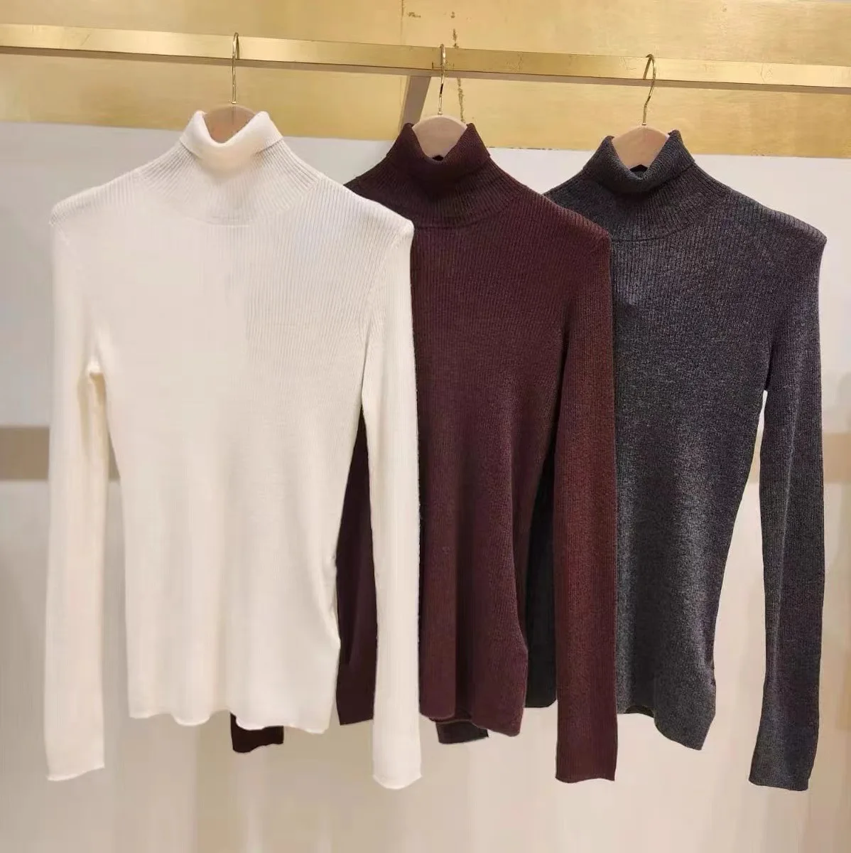 Высококачественная версия, европейская женская эластичная внутренняя одежда Sle M Home, простая тонкая трикотажная основа с высоким воротником и длинным свеком... 
Высококачественная версия, европейская женская эластичная внутренняя одежда Sle M Home, простая тонкая трикотажная основа с высоким воротником и длинным свеком...