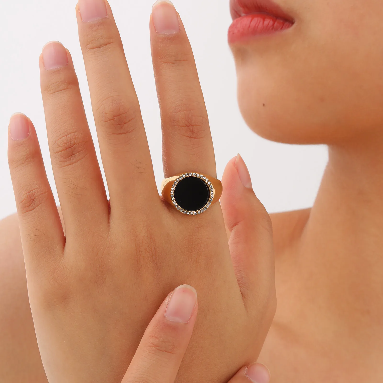 Stainless Steel Jewelry Round Women Ring Zircon Black Onyx Turquoise Ring For Mom Girlfriend Valentine's Day Gift
Stainless Steel Jewelry Round Women Ring Zircon Black Onyx Turquoise Ring For Mom Girlfriend Valentine's Day Gift