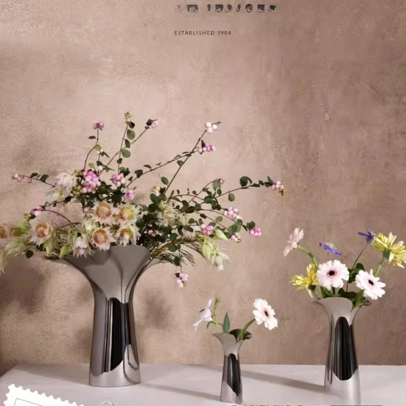 Flower vase flower arrangement living room ornament Nordic high-end home gift
Flower vase flower arrangement living room ornament Nordic high-end home gift