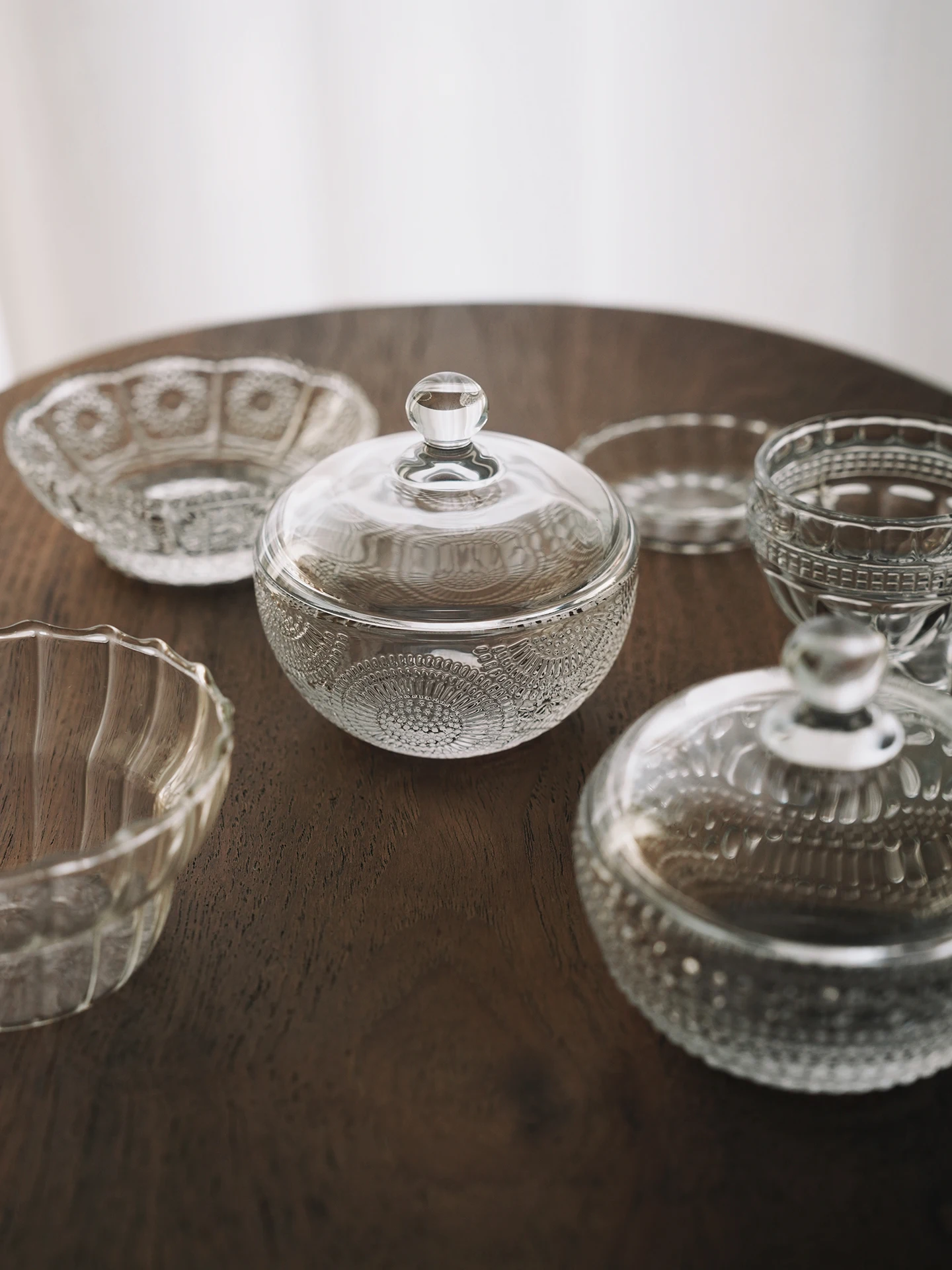 Cute round Glass Lid Bowl High Aesthetic Value Emed Desktop Storage Jar Candy Rice Porcelain Multifunctional Bowl
Cute round Glass Lid Bowl High Aesthetic Value Emed Desktop Storage Jar Candy Rice Porcelain Multifunctional Bowl