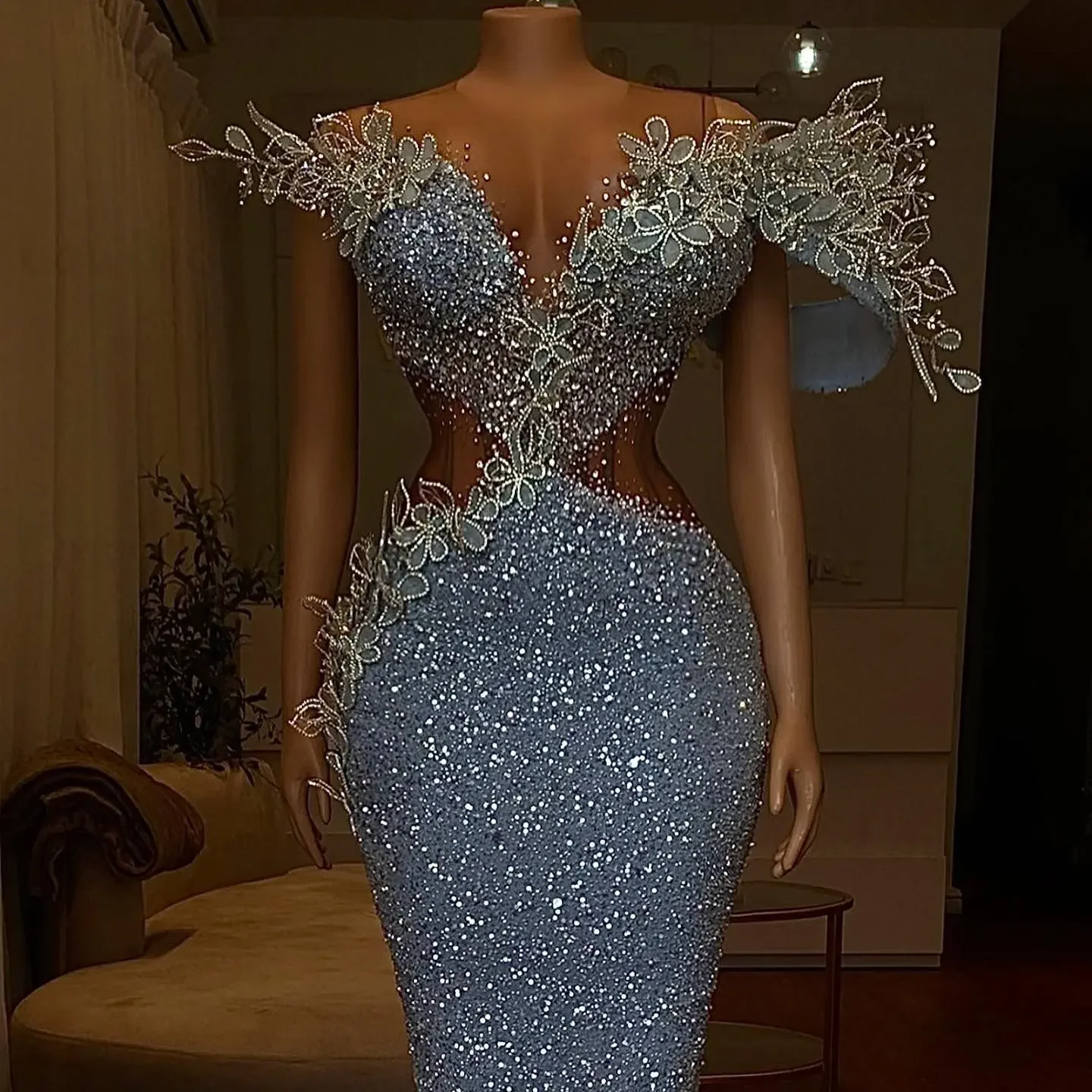  Blue Off Shoulder Evening Dresses Glitter Crystals Beaded Prom Gowns for Black Girls Customized Women's Formal Evening Gowns
Blue Off Shoulder Evening Dresses Glitter Crystals Beaded Prom Gowns for Black Girls Customized Women's Formal Evening Gowns