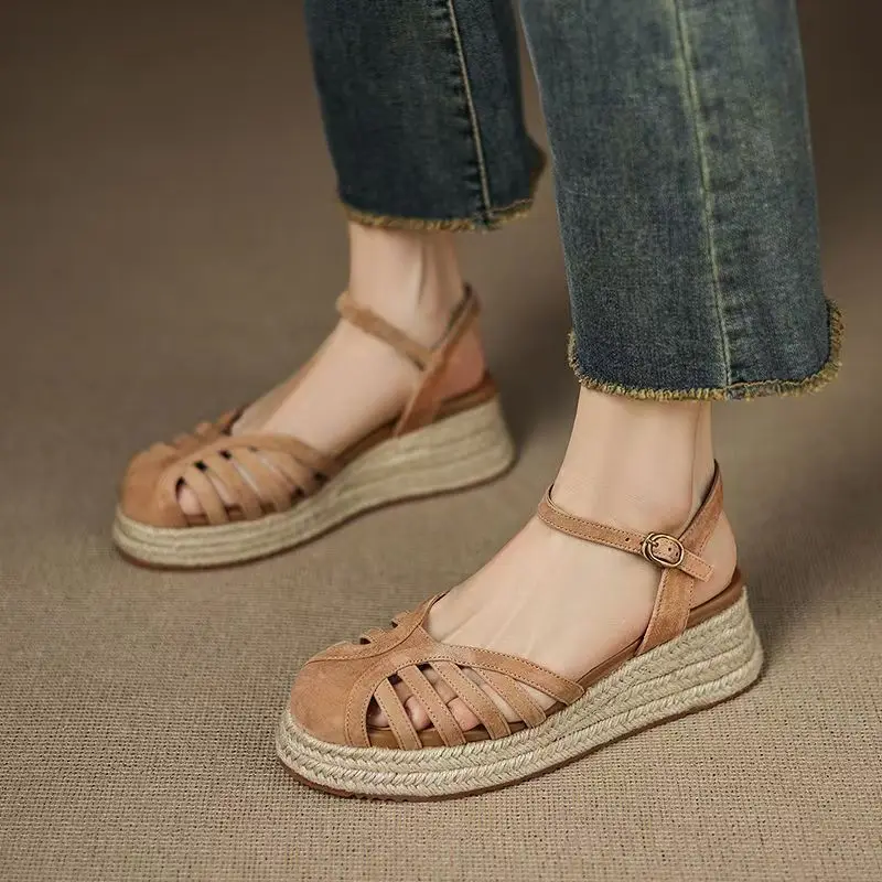 Women's Closed Toe Hollow Out Wedges Sandals Summer New Thick Sole Non Slip Breathable Retro Buckle Strap Outdoor Beach Sandals
Women's Closed Toe Hollow Out Wedges Sandals Summer New Thick Sole Non Slip Breathable Retro Buckle Strap Outdoor Beach Sandals