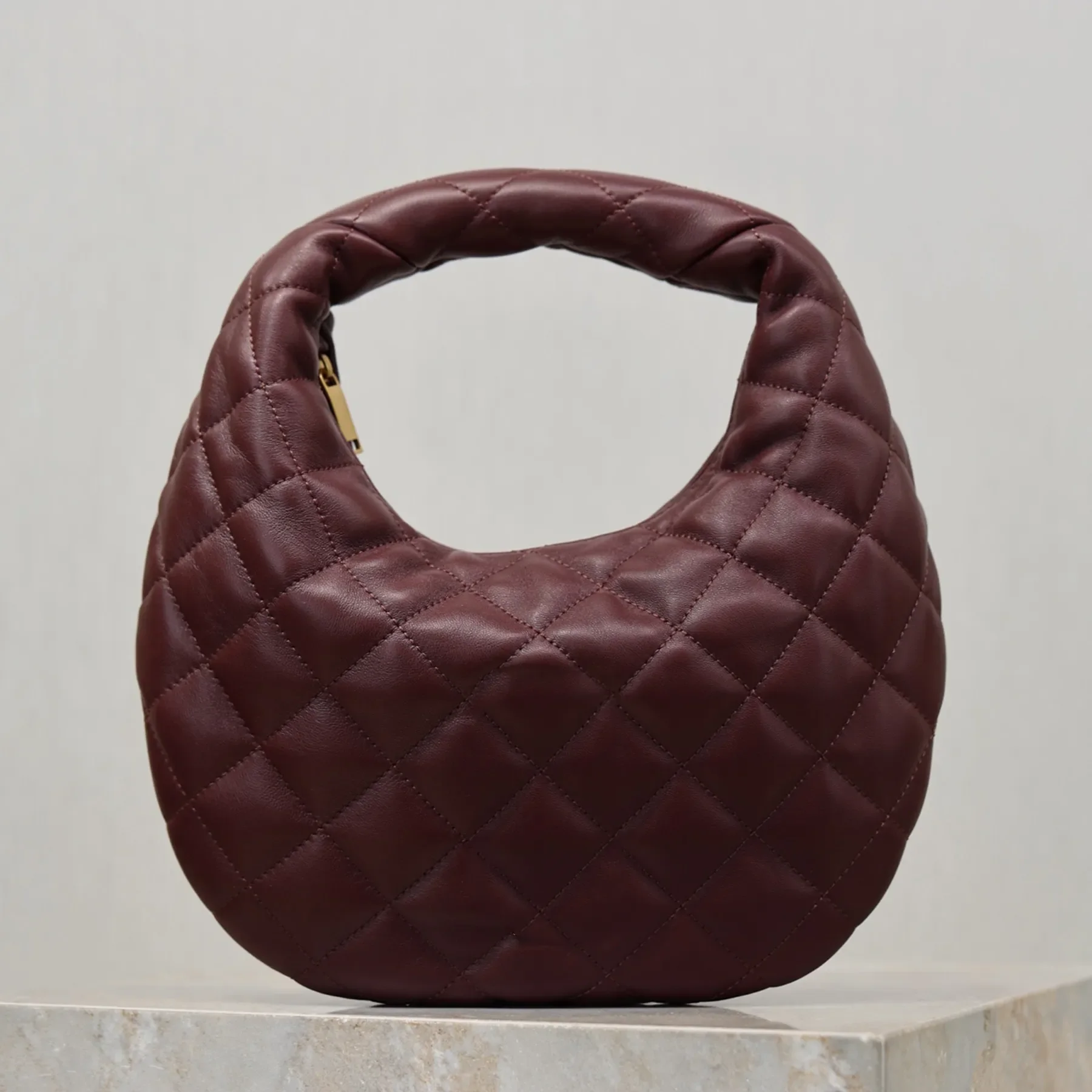 New 10A Icarino In Nappa Shoulder Bag Luxury Designer Soft Lambskin Handbag Golden Hardware Clutch Bag Zipper Closure Tote Bag F
New 10A Icarino In Nappa Shoulder Bag Luxury Designer Soft Lambskin Handbag Golden Hardware Clutch Bag Zipper Closure Tote Bag F