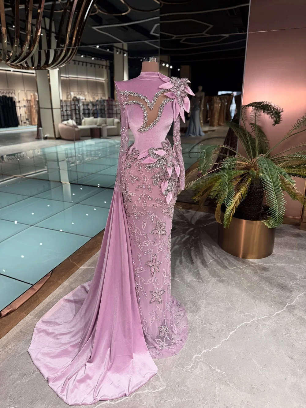 Luxury Velvet Evening Gown With 3D Floral Appliques Pink High Neck Long Sleeve Party Dress For Wedding Guests Wear فساتين سهرة
Luxury Velvet Evening Gown With 3D Floral Appliques Pink High Neck Long Sleeve Party Dress For Wedding Guests Wear فساتين سهرة