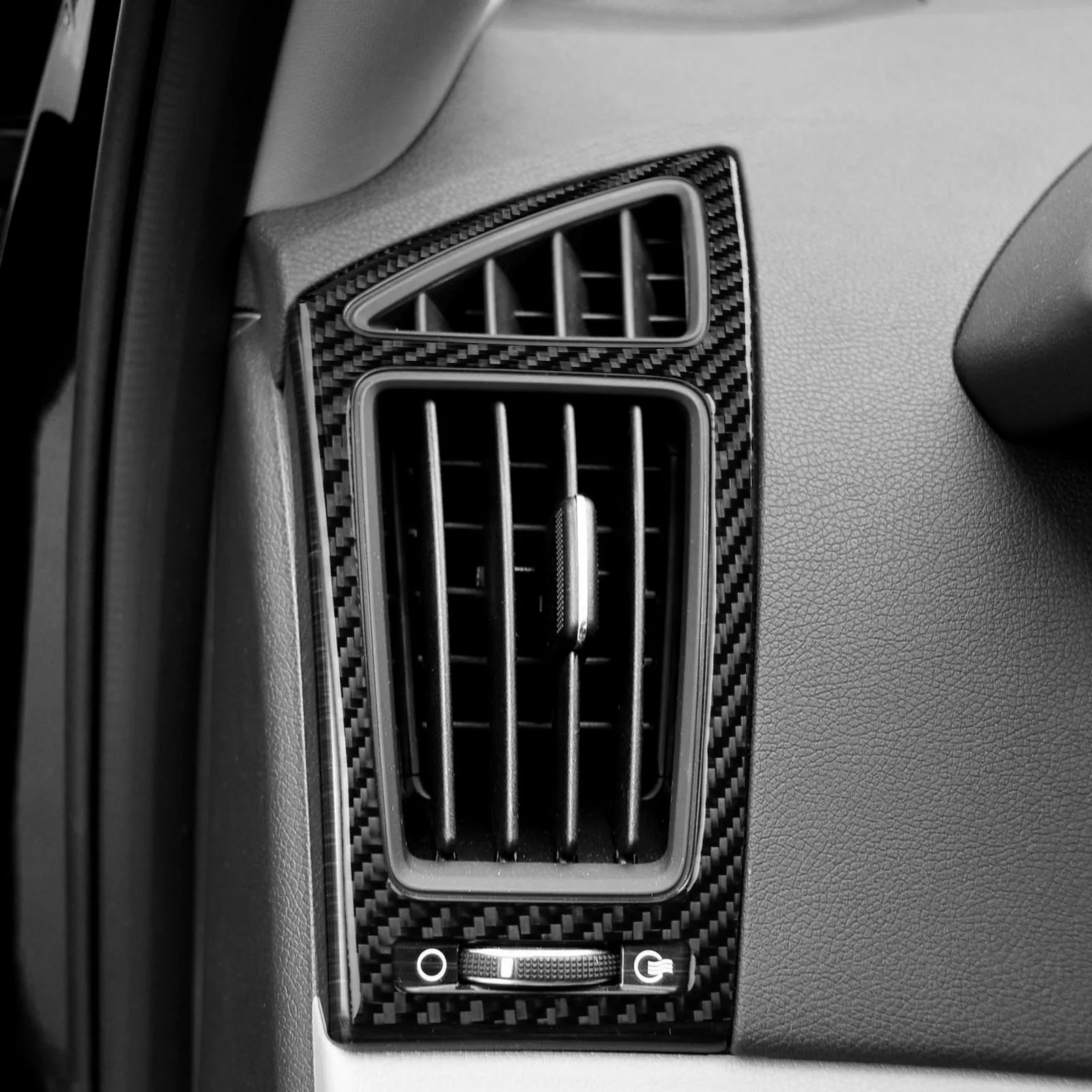 For Hyundai Sonata 2011-2014 Carbon Fiber Trunk Release Control Panel Trim Strips Interior Refit Decoration Accessories Sticker
For Hyundai Sonata 2011-2014 Carbon Fiber Trunk Release Control Panel Trim Strips Interior Refit Decoration Accessories Sticker