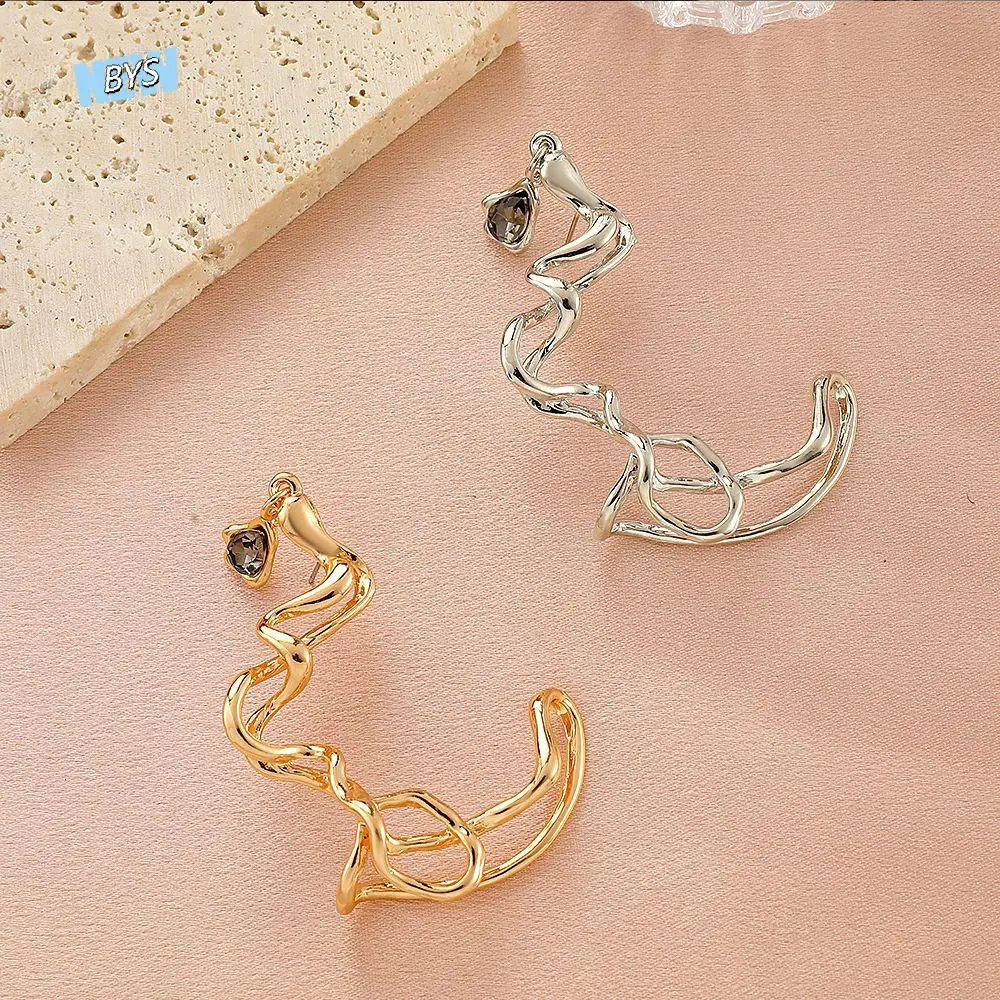 Temperament Alloy Soild Color Y2K Geometric Snake Ear Hook Korean style Jewelry Irregular Earrings Women Clip Earrings
Temperament Alloy Soild Color Y2K Geometric Snake Ear Hook Korean style Jewelry Irregular Earrings Women Clip Earrings