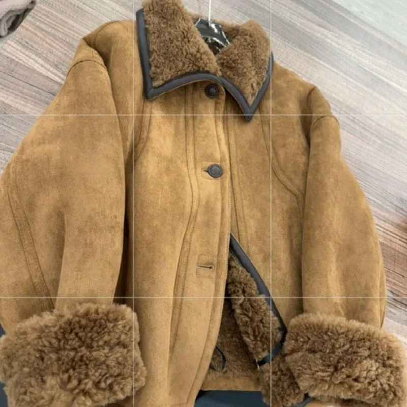 Женское короткое пальто из овечьей кожи, новинка 2025 года, уникальное и красивое осенне-зимнее пальто для миниатюрных курток корейского типа, женская одежда
Женское короткое пальто из овечьей кожи, новинка 2025 года, уникальное и красивое осенне-зимнее пальто для миниатюрных курток корейского типа, женская одежда