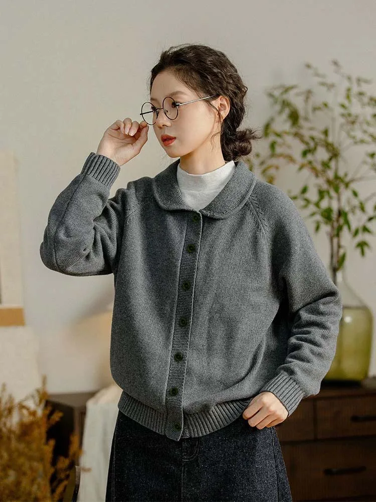 Relaxation doll collar cashmere knitted cardigan women's autumn and winter new POLO lapel sweater knitted coat
Relaxation doll collar cashmere knitted cardigan women's autumn and winter new POLO lapel sweater knitted coat