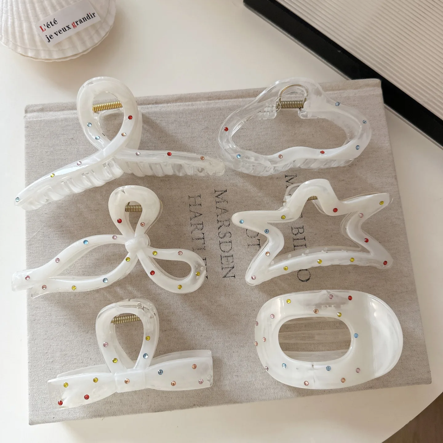 Premium Large Rhinestone Shark Clip for Messy Bun Back of Head Hair Claw Elegant Lightweight Resin Daily Use
Premium Large Rhinestone Shark Clip for Messy Bun Back of Head Hair Claw Elegant Lightweight Resin Daily Use