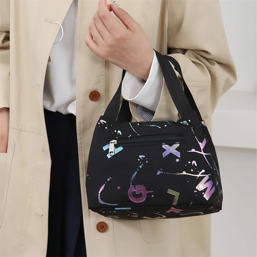 Outdoor Picnic Bag Colorful Letter Printed Lunch Box Bag Large Capacity Handbag Multifunctional Waterproof Bento Pouch
Outdoor Picnic Bag Colorful Letter Printed Lunch Box Bag Large Capacity Handbag Multifunctional Waterproof Bento Pouch