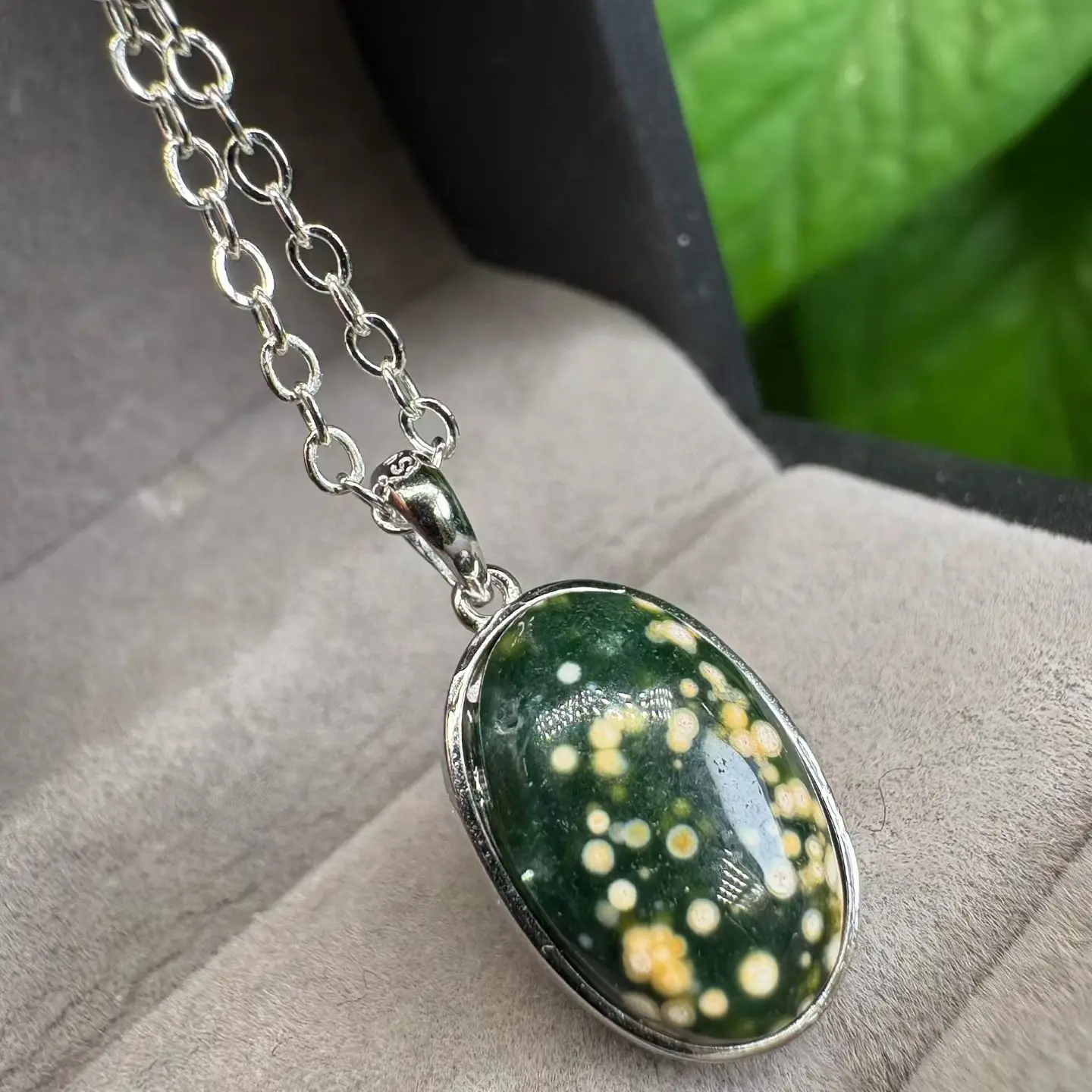 1 Pc Fengbaowu Natural Ocean Jasper Oval Cabochon Pendant 10x15MM 925 Sterling Silver Reiki Healing Stone Jewelry Gift Men Women
1 Pc Fengbaowu Natural Ocean Jasper Oval Cabochon Pendant 10x15MM 925 Sterling Silver Reiki Healing Stone Jewelry Gift Men Women
