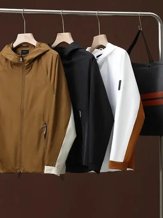 Легкая дышащая светоотражающая куртка с капюшоном для мужчин, летняя, антибликовая, модная, весенне-осенняя, приталенная, удлиненная...
Легкая дышащая светоотражающая куртка с капюшоном для мужчин, летняя, антибликовая, модная, весенне-осенняя, приталенная, удлиненная...