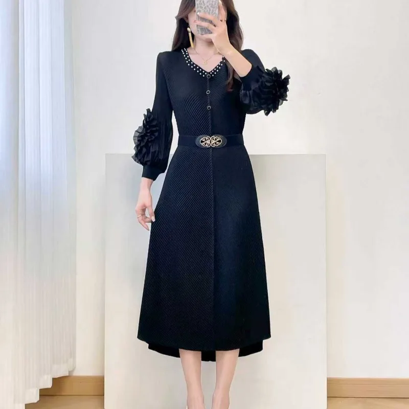 Miyake 2323, новые плиссированные платья на осень/зиму с v-образным вырезом и длинными рукавами, свободный крой, элегантное модное эластичное длинное платье больших размеров
Miyake 2323, новые плиссированные платья на осень/зиму с v-образным вырезом и длинными рукавами, свободный крой, элегантное модное эластичное длинное платье больших размеров