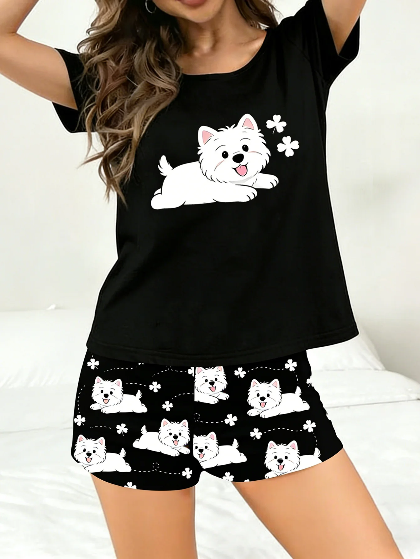 Женский пижамный комплект с короткими рукавами и принтом собаки черного цвета
Женский пижамный комплект с короткими рукавами и принтом собаки черного цвета