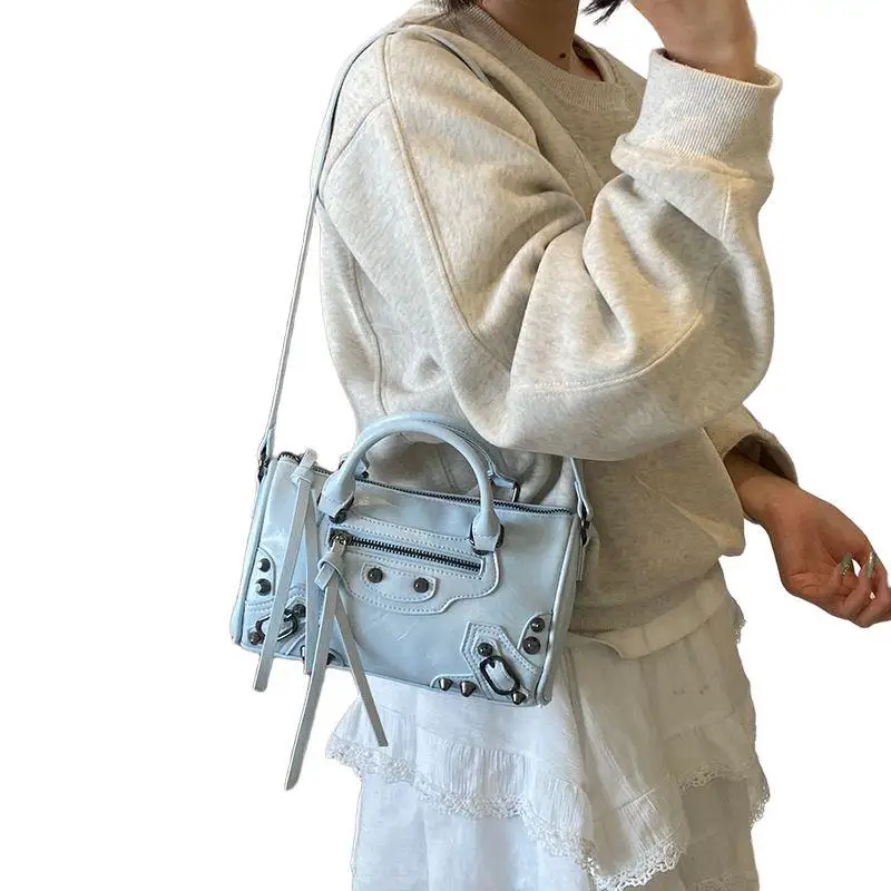2025 New Fashion Versatile Sweet Cool Locomotive Women's Bag Women's Niche Shoulder Messenger Bag Foreign Style Handbag
2025 New Fashion Versatile Sweet Cool Locomotive Women's Bag Women's Niche Shoulder Messenger Bag Foreign Style Handbag