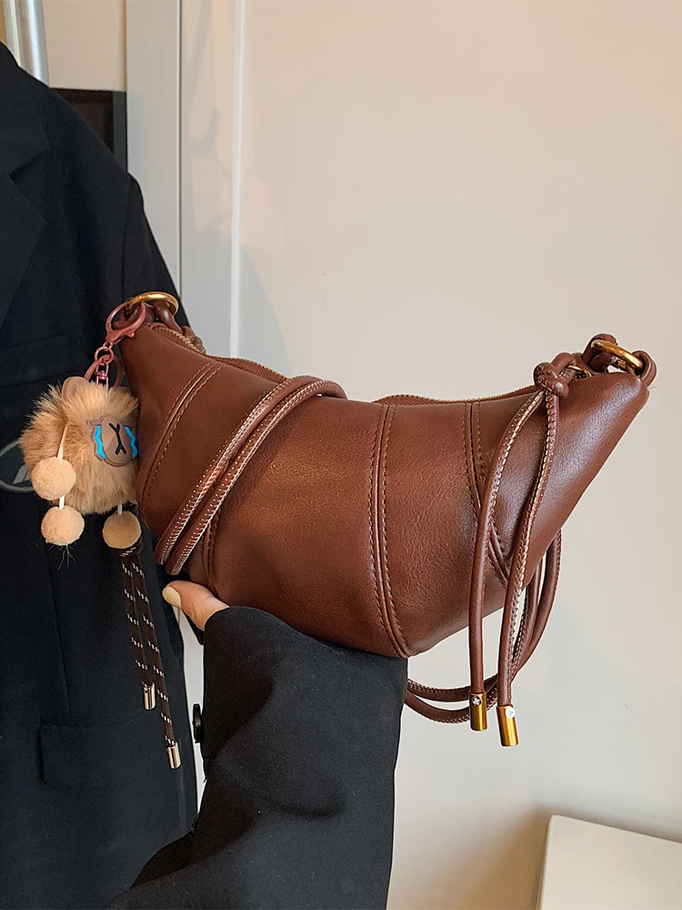 Faionable oulder Bag Women's Spring 2025 New Sle Midi Dumpling Bag Soft PU Leather Single Strap Crossbody Bag 
Faionable oulder Bag Women's Spring 2025 New Sle Midi Dumpling Bag Soft PU Leather Single Strap Crossbody Bag