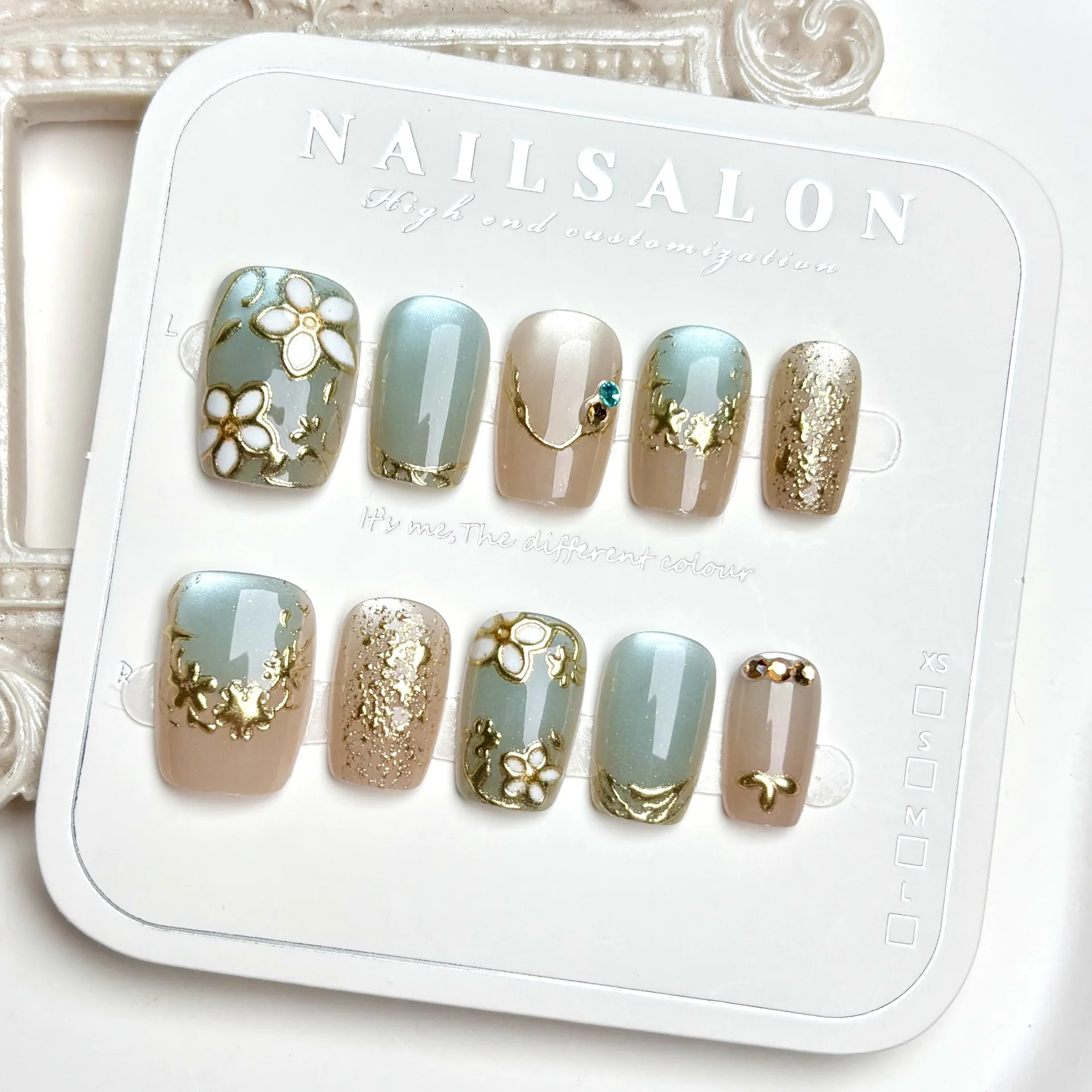 24Pcs Blue Cat's Eye Press on False Nails Short Square Head Full Cover Nails Tips Gilded Flower Rhinestone Detachable Fake Nails
24Pcs Blue Cat's Eye Press on False Nails Short Square Head Full Cover Nails Tips Gilded Flower Rhinestone Detachable Fake Nails