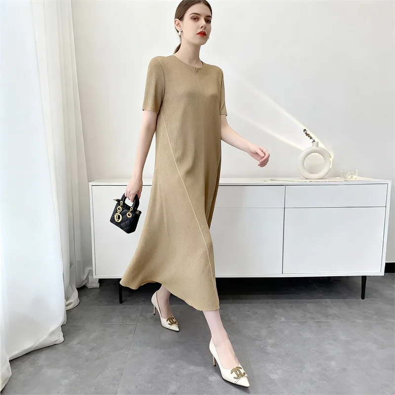 Miyake Summer Dress O-neck Temperament Ageing Fat MM Pleated Skirt Medium-length Models
Miyake Summer Dress O-neck Temperament Ageing Fat MM Pleated Skirt Medium-length Models