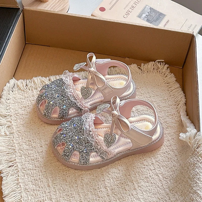 Summer Girl Fashion Sequins Sandals Elegant Princess Lace Trim Kids Dress Flat Sandals Wedding Party Closed Toe Children Sandals
Summer Girl Fashion Sequins Sandals Elegant Princess Lace Trim Kids Dress Flat Sandals Wedding Party Closed Toe Children Sandals