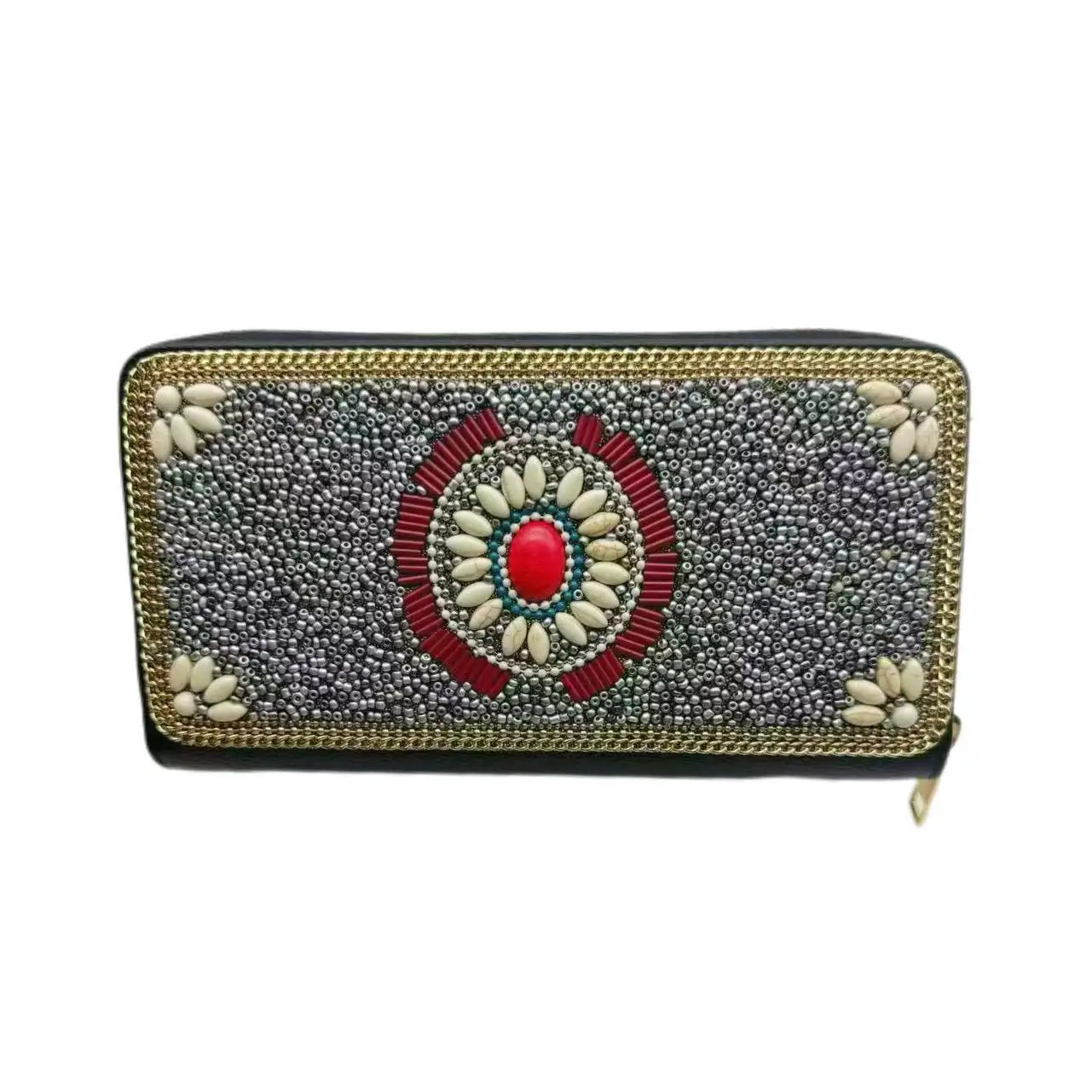 Серебристо-серая основа Синие, красные и белые центральные цветы Четыре маленьких белых цветов Золотая цепочка Окантовка Стеклянные бусины ручной работы
Серебристо-серая основа Синие, красные и белые центральные цветы Четыре маленьких белых цветов Золотая цепочка Окантовка Стеклянные бусины ручной работы