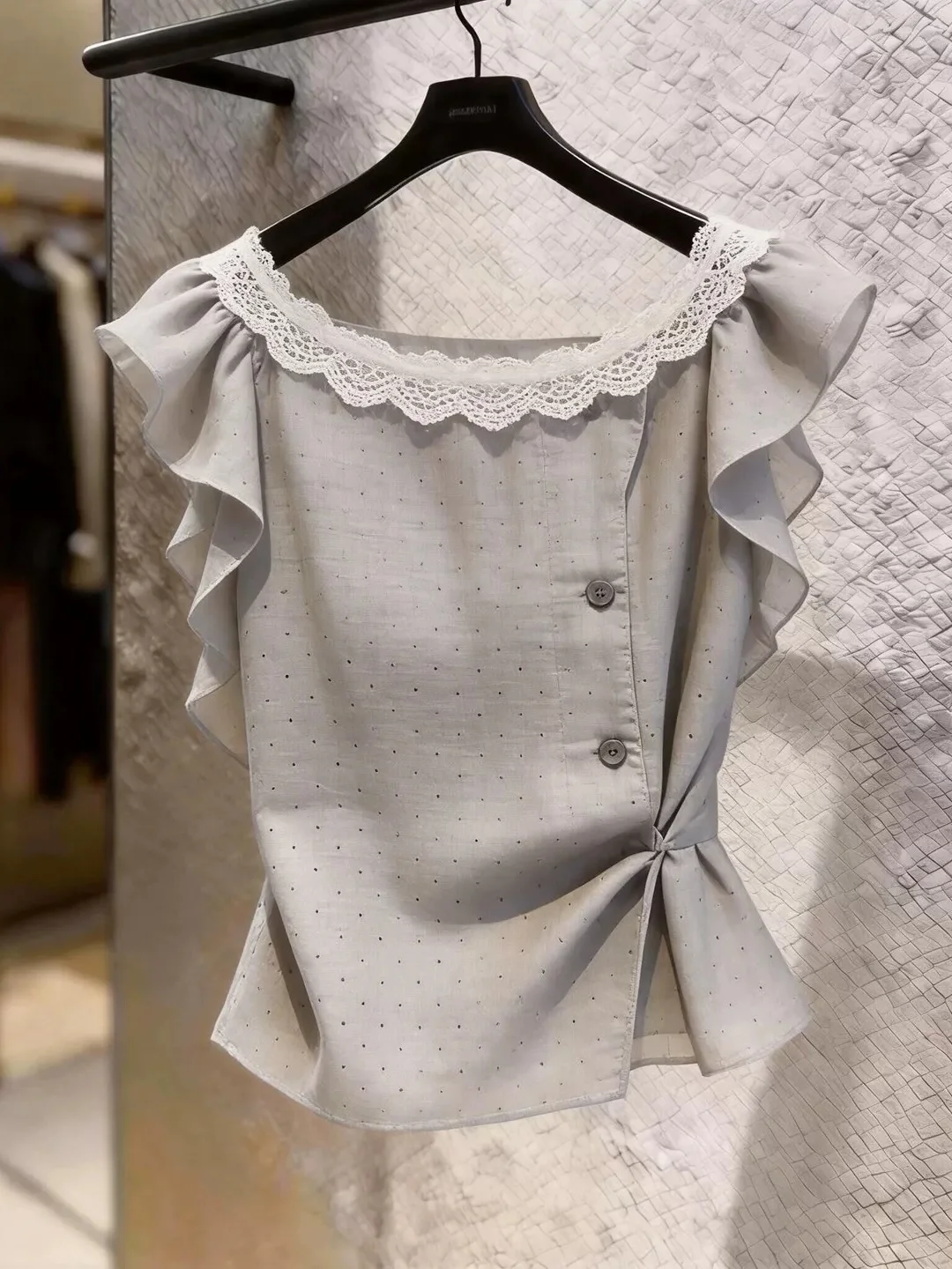 Elegant Lace Trim round Neck Slim Fit Comfortable Top Ageless Summer Fashionable Versatile Slimming Short Sleeve Silk Blouse
Elegant Lace Trim round Neck Slim Fit Comfortable Top Ageless Summer Fashionable Versatile Slimming Short Sleeve Silk Blouse
