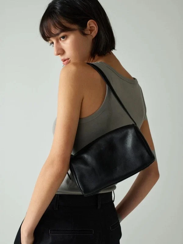 Minimalist FP Suede Pillow Bag Pen Holder Bag Handheld Shoulder Bag for Women Soft Leather round Cylinder Pure Color
Minimalist FP Suede Pillow Bag Pen Holder Bag Handheld Shoulder Bag for Women Soft Leather round Cylinder Pure Color