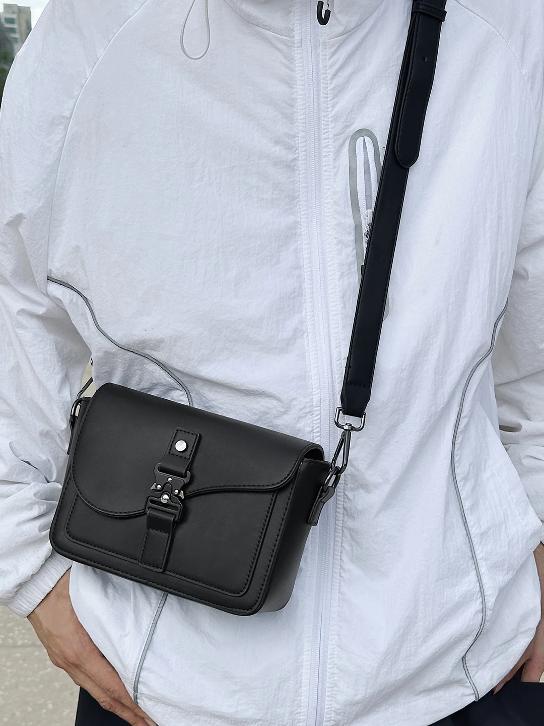 Casual Crossbody Bag for Men And Women Faionable Trendy Small Square Phone Bag Waterproof Hard ell Single oulder Bag
Casual Crossbody Bag for Men And Women Faionable Trendy Small Square Phone Bag Waterproof Hard ell Single oulder Bag